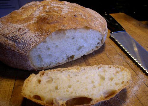 硬式面包的配方简单,着重烘焙制程控制