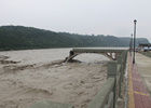 四川江油青莲老石拱桥被洪水冲垮