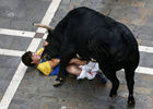 西班牙奔牛节发惨案 男子被公牛连顶三次