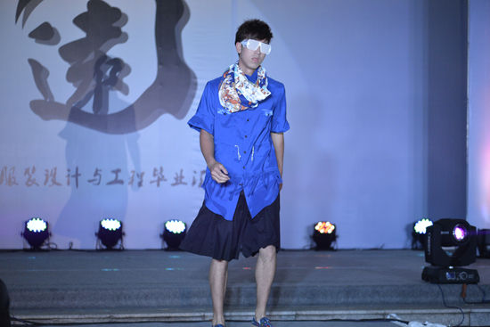 无锡太湖学院学生创意服装秀 超带感FEEL直逼