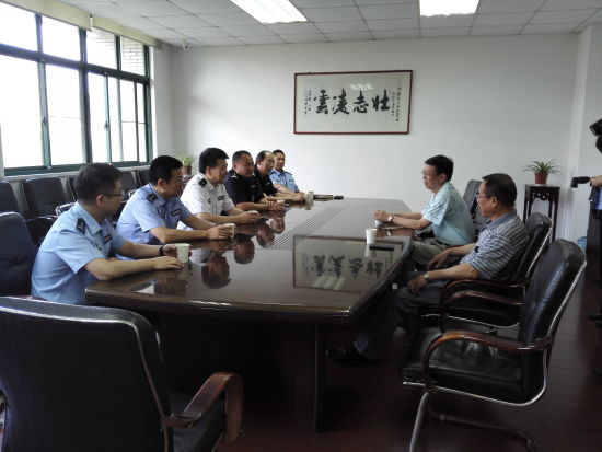 市、区公安系统领导慰问省太湖高中